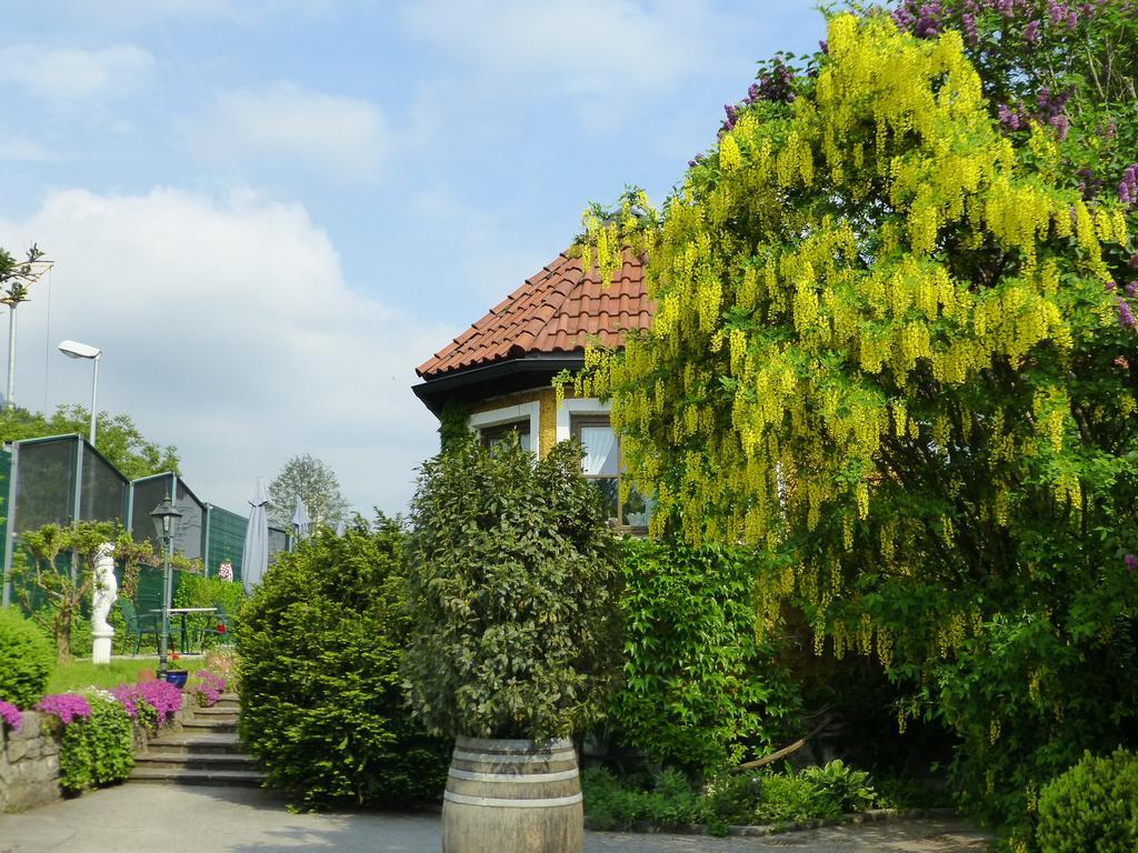 Gasthof Hohlwegwirt Hallein Exterior photo
